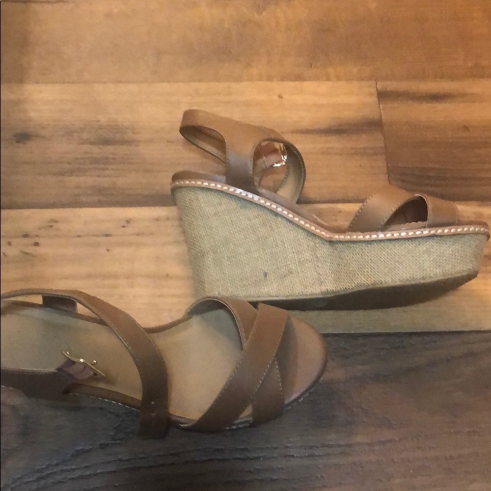 Adorable brow spring wedges